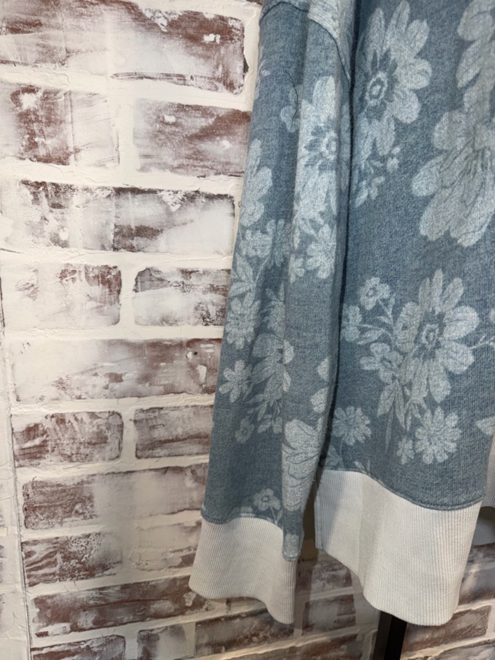 Time and Tru Blue Floral Knit Pullover with White Trim XL - Picture 4 of 7